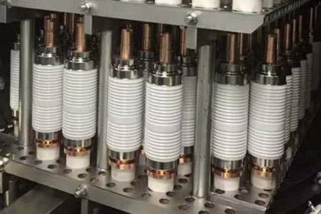 真空開關(guān)管產(chǎn)生操作過電壓的原因是什么？