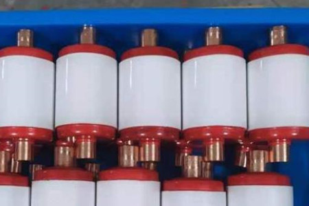 真空滅弧室的結(jié)構(gòu)、工作原理、特點(diǎn)以及應(yīng)用